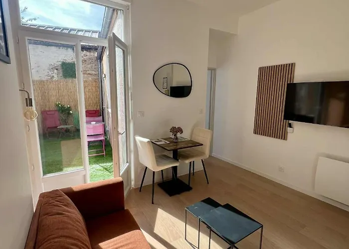 En Rez De Chaussée Avec Extérieur Appartamento Abbeville